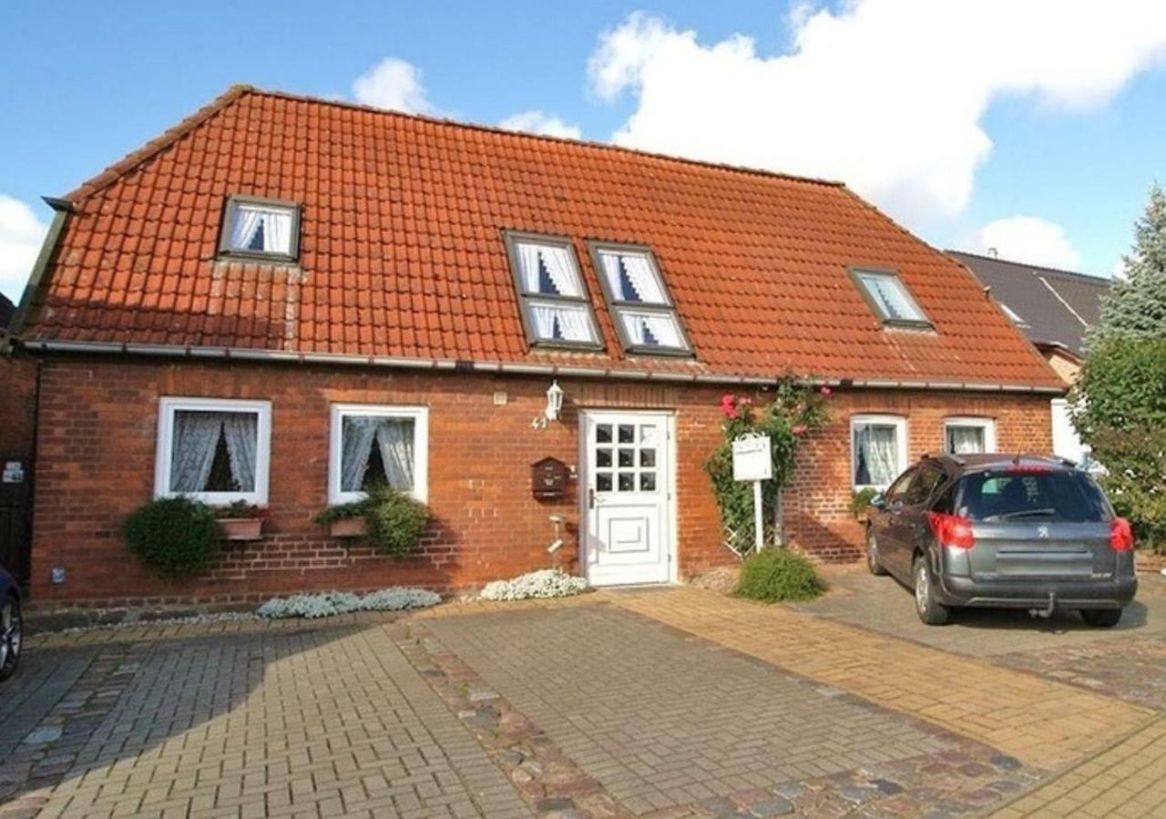 Ostseeferienwohnung Storchennest Dassow ภายนอก รูปภาพ